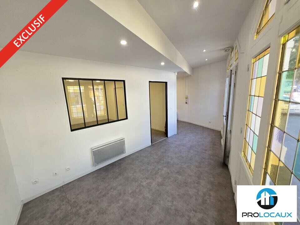 Office in Amiens for lease Interior Photo- Image 1 of 7