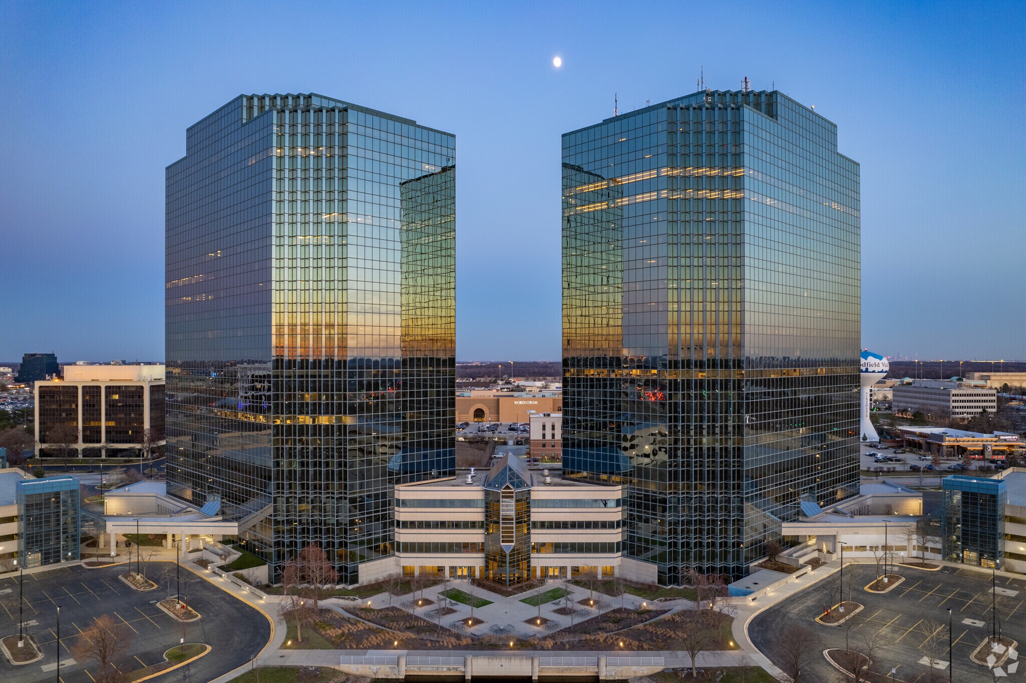 1450 American Ln, Schaumburg, IL for lease Primary Photo- Image 1 of 17