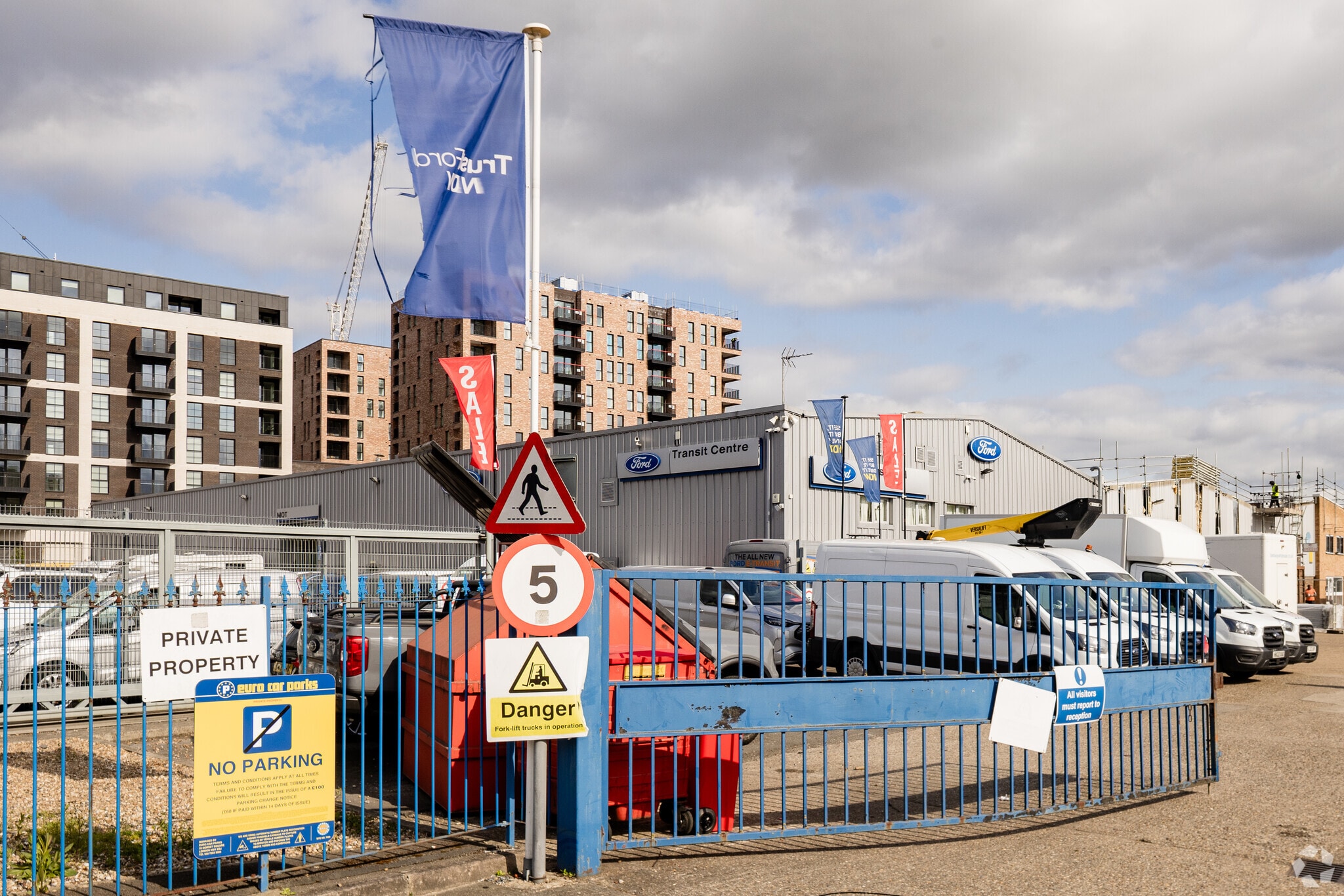 Clayton Rd, Hayes for lease Primary Photo- Image 1 of 3