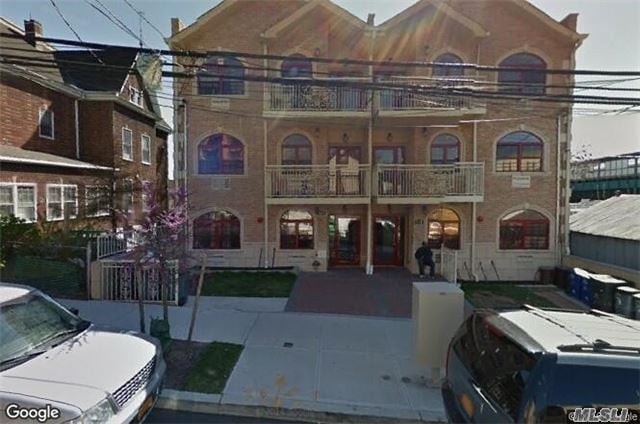 710-712 E 220th St, Bronx, NY for sale - Building Photo - Image 3 of 12