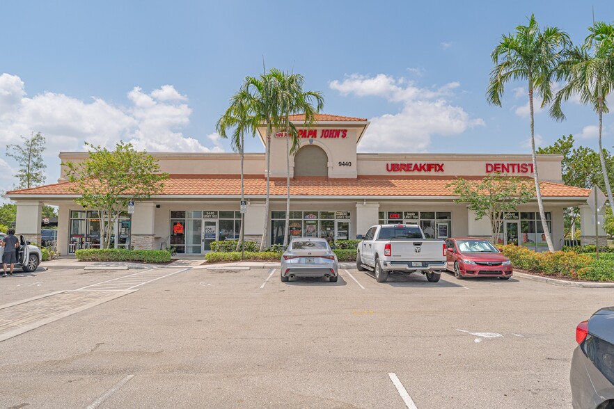 9400-9440 W Commercial Blvd, Fort Lauderdale, FL for lease - Primary Photo - Image 2 of 4