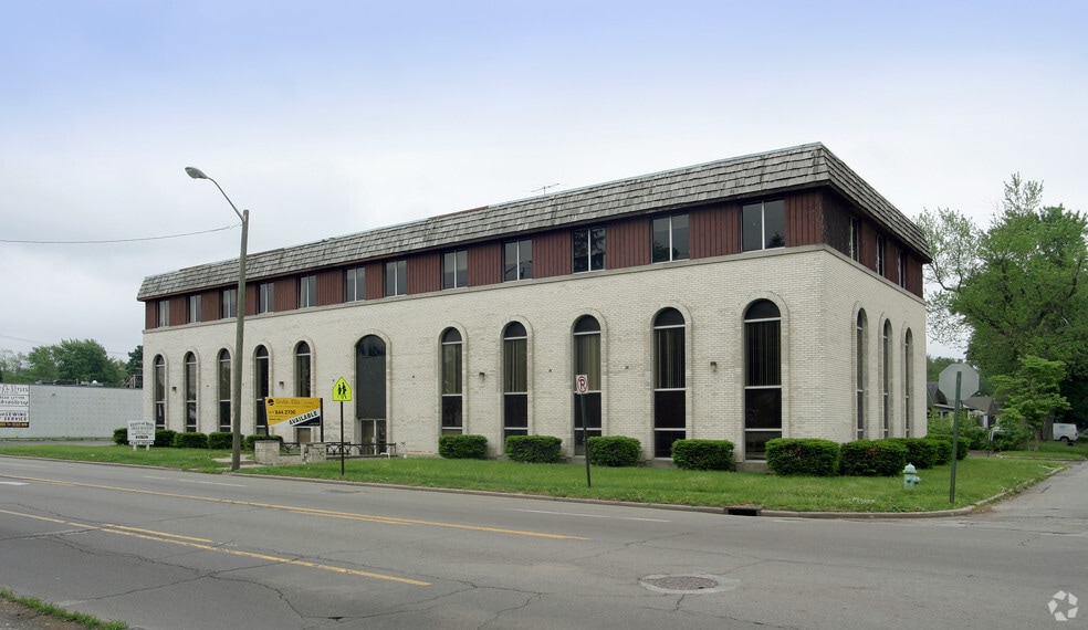 1919 E 52nd St, Indianapolis, IN for lease - Building Photo - Image 2 of 17