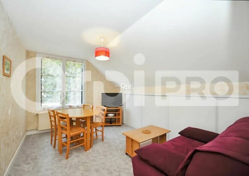 Flex in Néris-les-Bains for sale - Interior Photo - Image 3 of 12