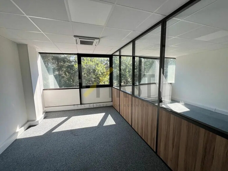 Office in Valbonne for lease - Interior Photo - Image 1 of 8