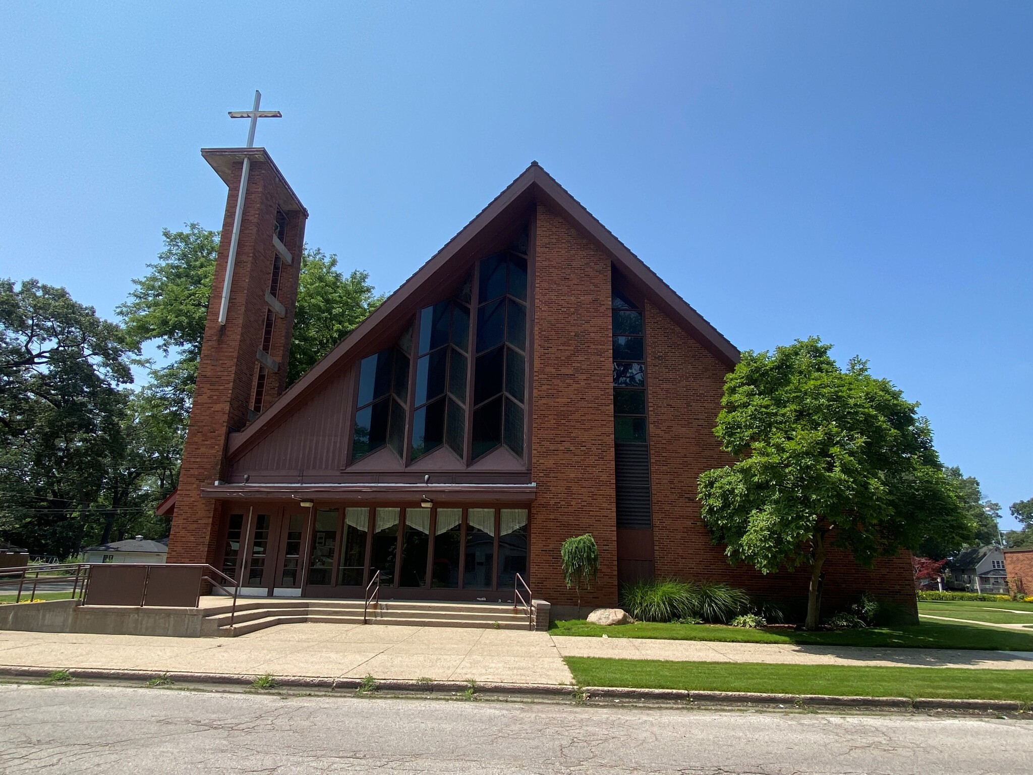 150 E Summit Ave, Muskegon Heights, MI for sale Primary Photo- Image 1 of 2