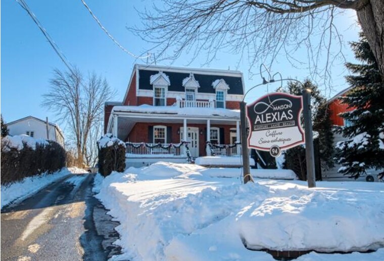 94 Boul SainteRose E, Laval, QC H7L 3K6