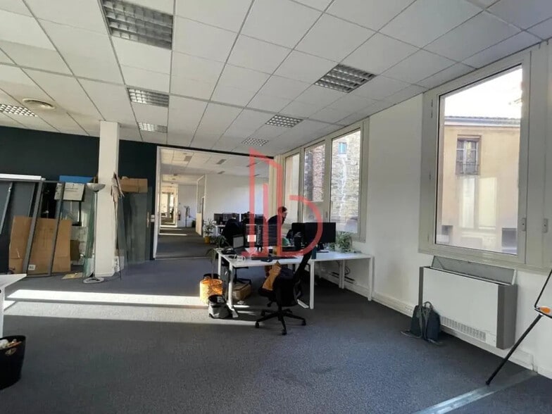 Office in Bordeaux for lease - Interior Photo - Image 2 of 5