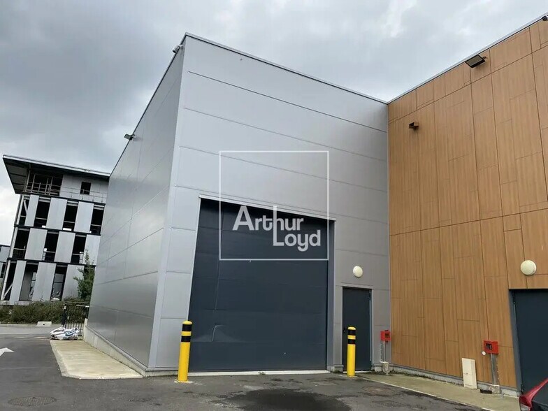 Flex in Grigny for lease - Building Photo - Image 3 of 9