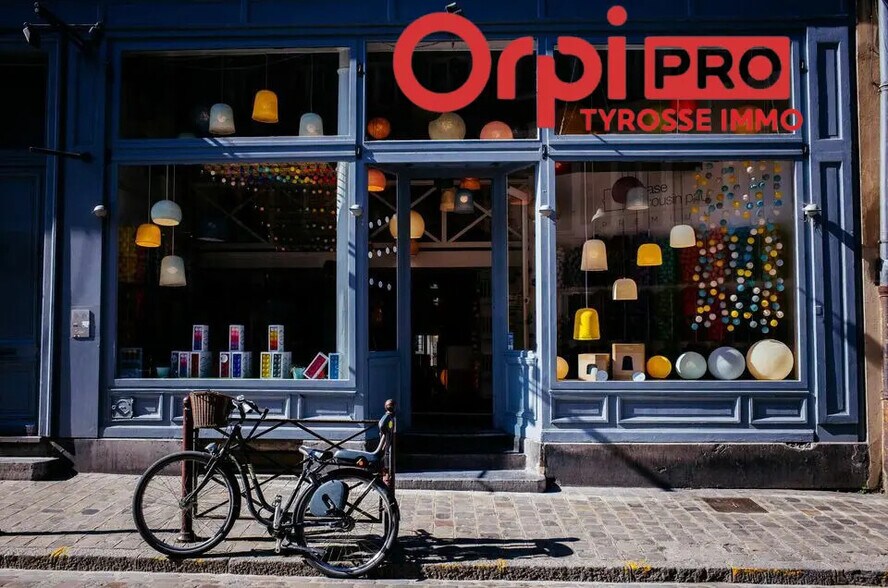 Retail in Saint-Vincent-de-Tyrosse for lease - Building Photo - Image 1 of 3