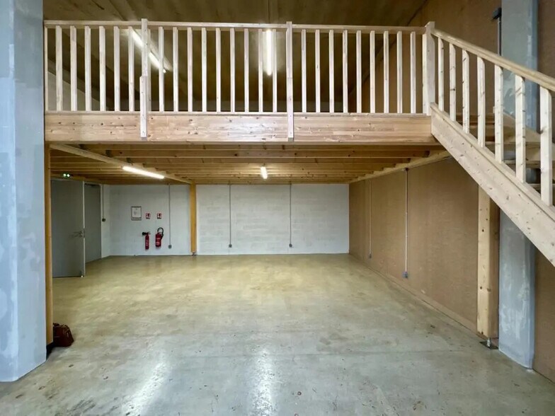 Flex in Bordeaux for lease - Interior Photo - Image 1 of 4