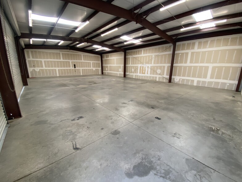 4716 District Blvd, Bakersfield, CA for lease - Interior Photo - Image 2 of 6