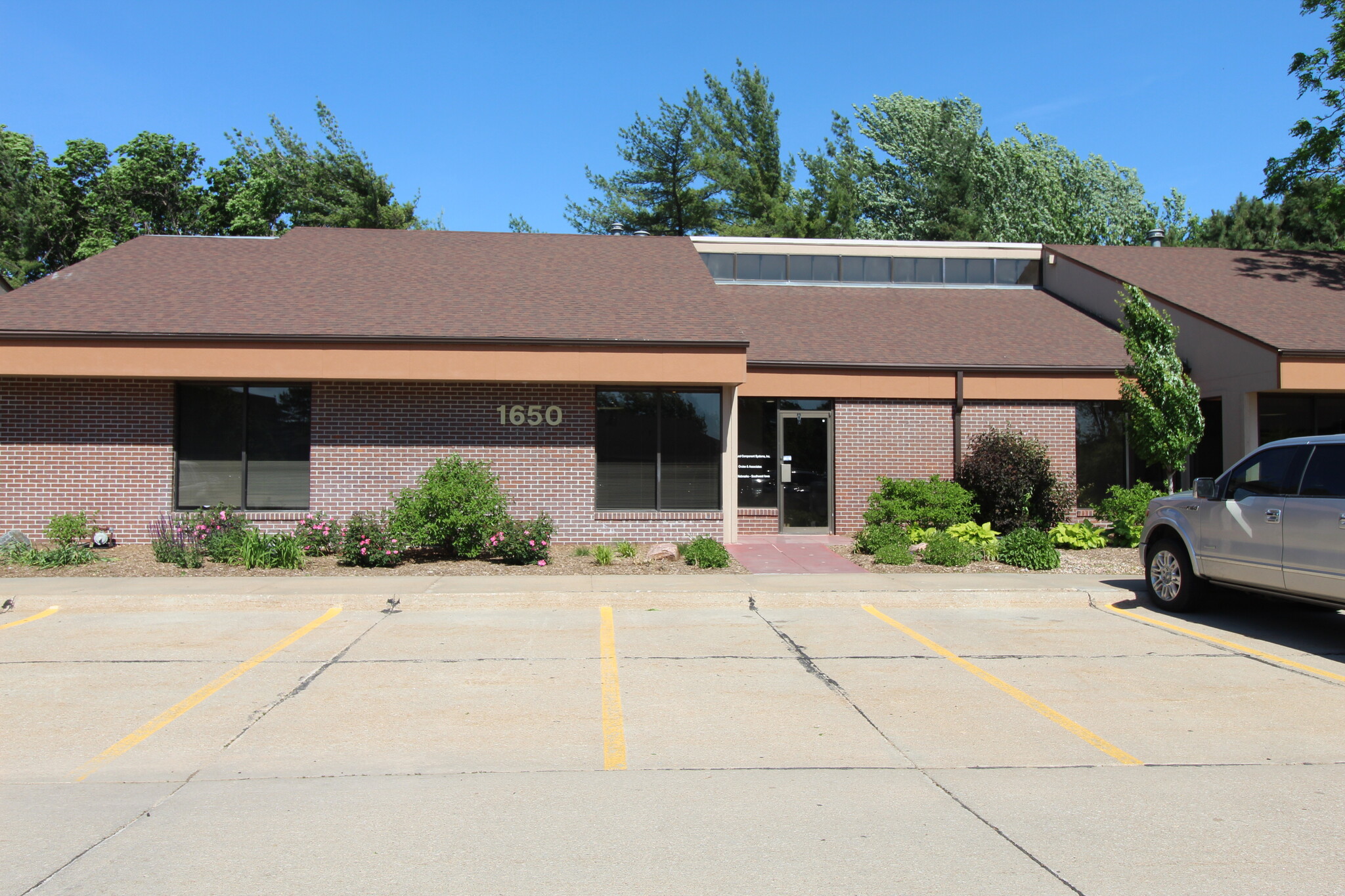 1650 S 70th St, Lincoln, NE for lease Building Photo- Image 1 of 2