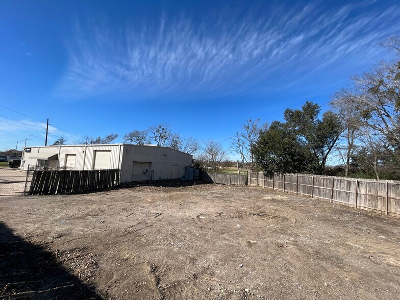 2112 E Wm J Bryan Pky, Bryan, TX for sale - Building Photo - Image 3 of 6