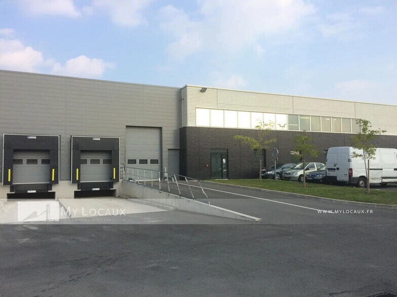 Flex in La Courneuve for lease - Building Photo - Image 3 of 6