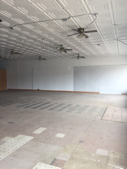 5600-5606 E Belknap St, Haltom City, TX for lease - Interior Photo - Image 3 of 4