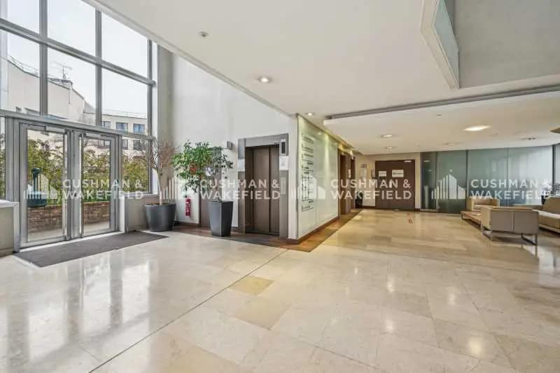 Office in Montrouge for sale - Lobby - Image 2 of 15
