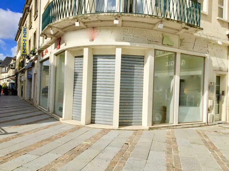 Retail in Compiègne for lease - Building Photo - Image 2 of 2