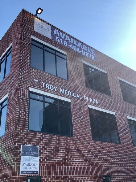 2001 5th Ave, Troy, NY for sale - Building Photo - Image 1 of 1