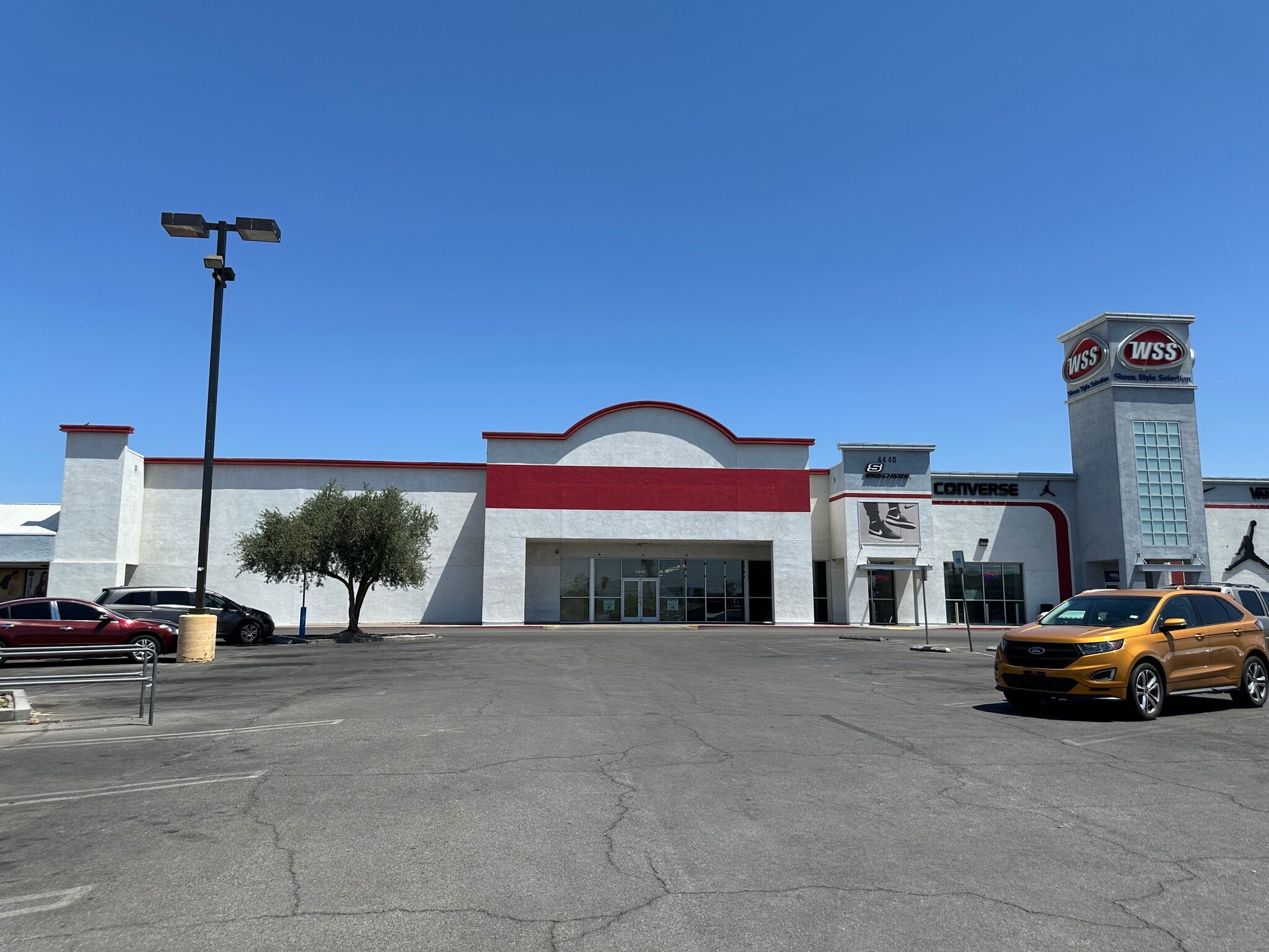 4440 E Charleston Blvd, Las Vegas, NV for lease Building Photo- Image 1 of 7