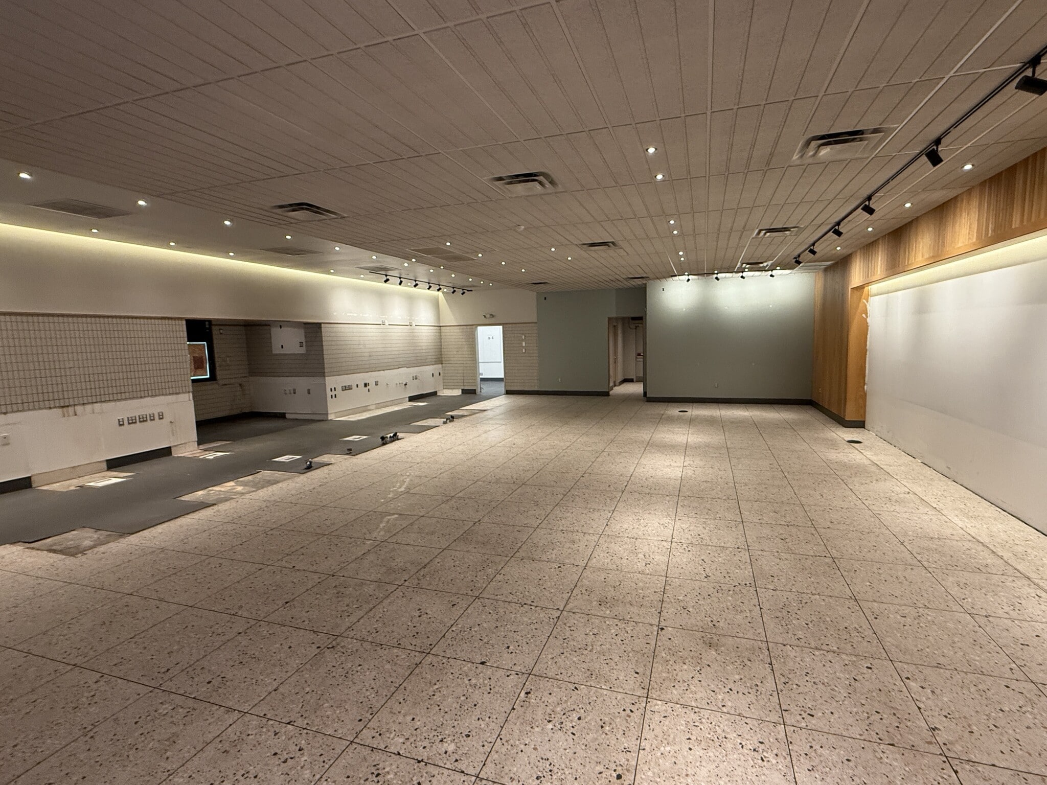 4840 W Desert Inn Rd, Las Vegas, NV for lease Interior Photo- Image 1 of 18