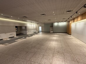 4840 W Desert Inn Rd, Las Vegas, NV for lease Interior Photo- Image 1 of 18