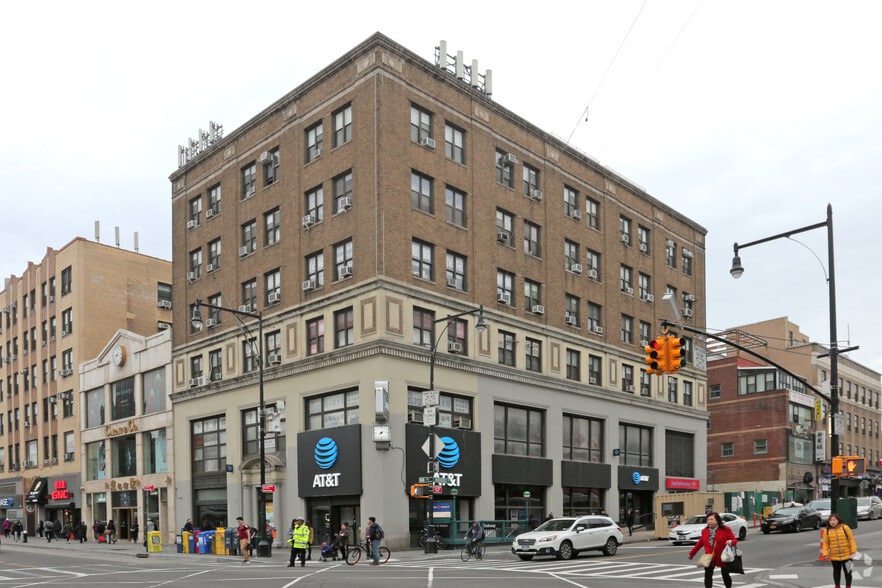 3915-3917 Main St, Flushing, NY for lease - Building Photo - Image 1 of 4