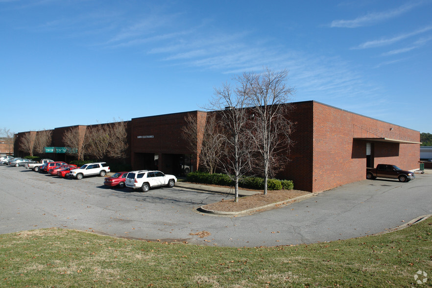 2575 Cobb International Blvd, Kennesaw, GA for lease - Building Photo - Image 1 of 4