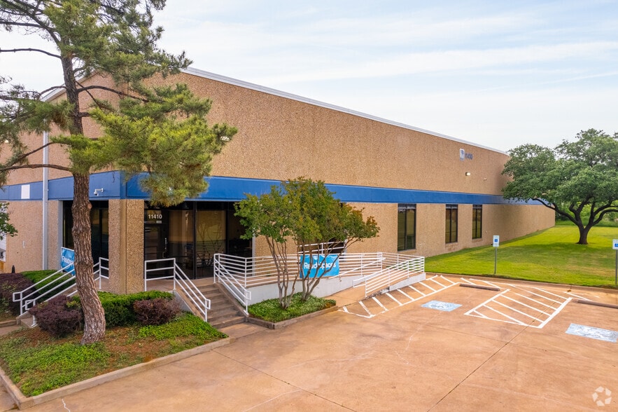 11410-11420 Mathis Ave, Farmers Branch, TX for lease - Building Photo - Image 2 of 12