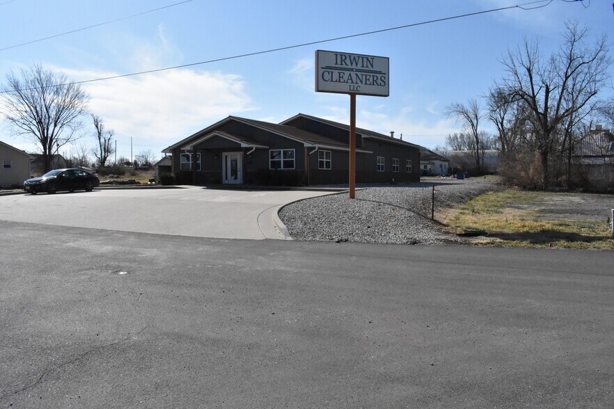 602 E 4th St, Eldon, MO for sale - Primary Photo - Image 1 of 1