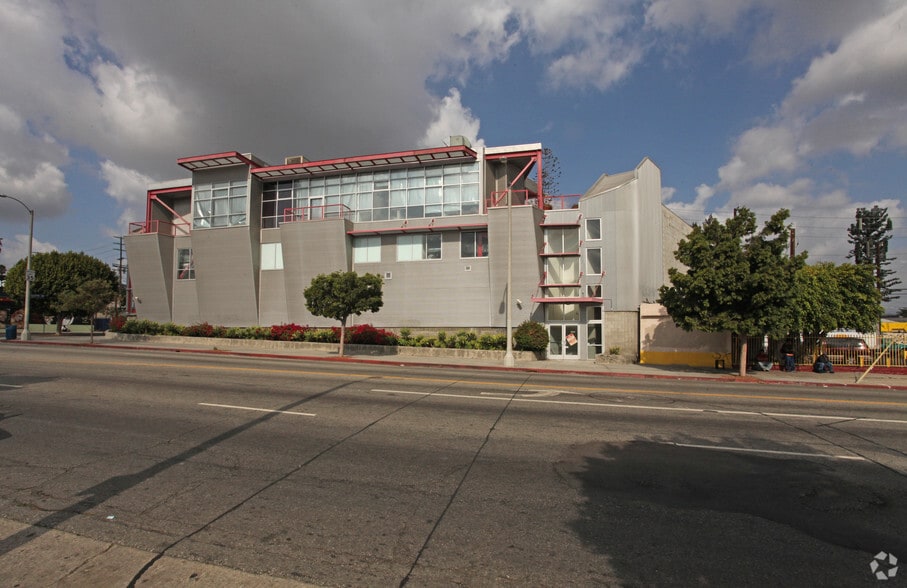 4975 W Pico Blvd, Los Angeles, CA for lease - Building Photo - Image 1 of 4