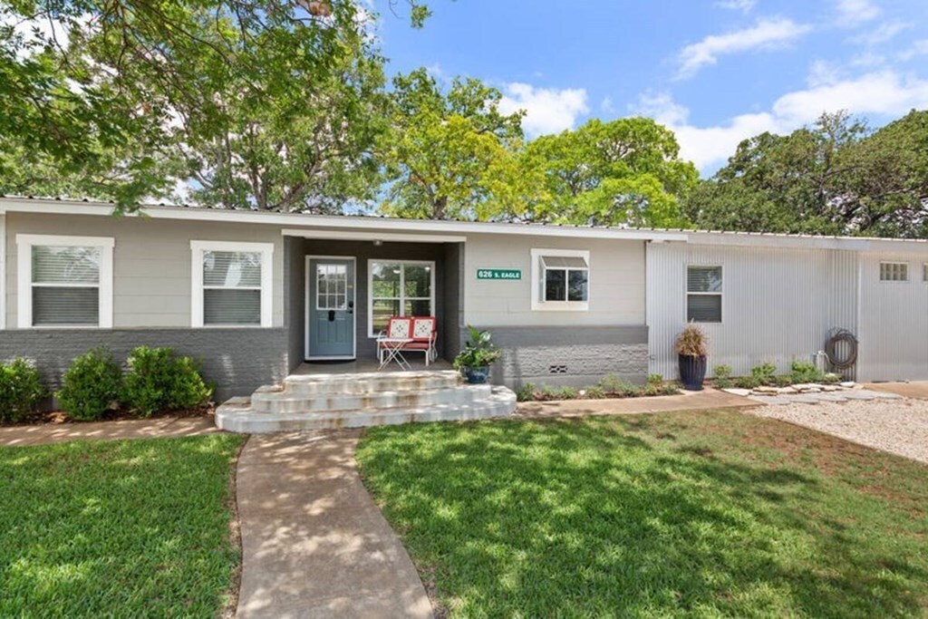 626 S Eagle St, Fredericksburg, TX for sale Primary Photo- Image 1 of 1