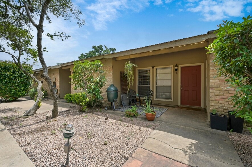 3416 Willowrun Dr, Austin, TX for sale - Building Photo - Image 3 of 27