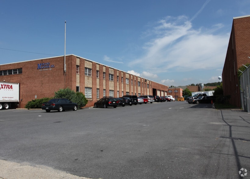 4900 Frolich Ln, Hyattsville, MD for lease - Building Photo - Image 2 of 15
