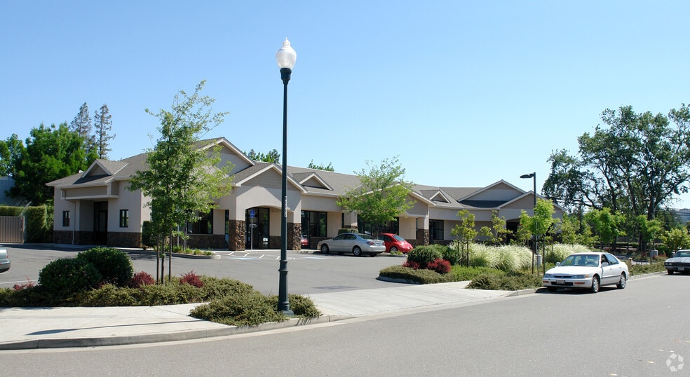 810 Denbeste Ct, Suite 105, Windsor, CA for lease - Building Photo - Image 3 of 12