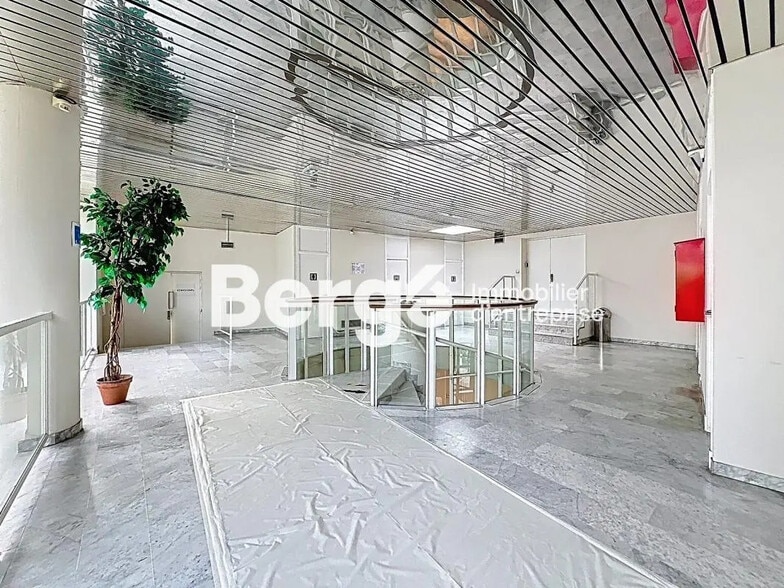 Office in Antibes for lease - Lobby - Image 3 of 6