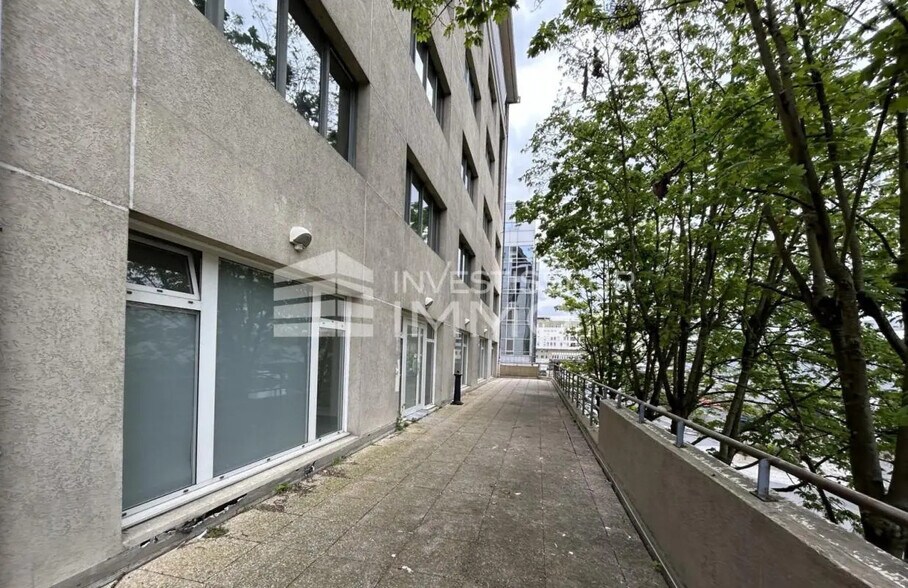 Office in Cergy for lease - Building Photo - Image 3 of 6