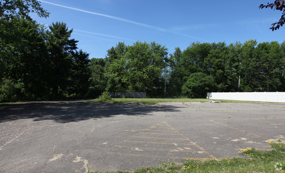 347 E Fairmount Ave, Lakewood, NY for lease - Primary Photo - Image 1 of 12