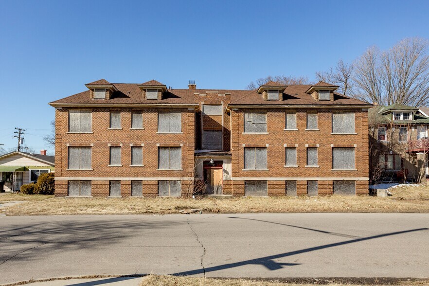 16159 Log Cabin St, Highland Park, MI 48203