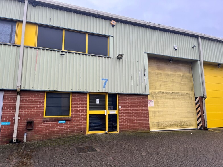 Unit 9-12 Works Rd, Letchworth Garden City for lease - Building Photo - Image 2 of 9