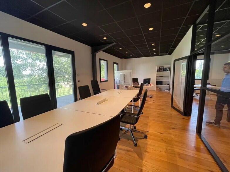 Office in Avignon for lease - Building Photo - Image 2 of 8