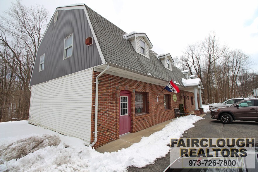 118 Main St, Andover, NJ 07821