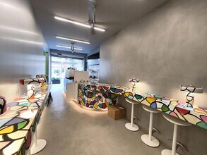 Retail in Barcelona, Barcelona for lease Interior Photo- Image 2 of 12