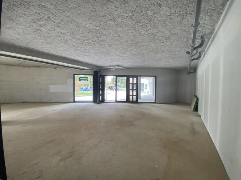 Retail in Bihorel for lease - Interior Photo - Image 3 of 4