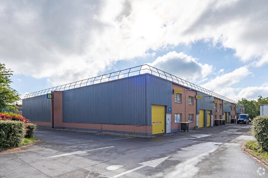 Avenue Des Bethunes, Saint-Ouen-l'Aumône for lease - Building Photo - Image 2 of 5