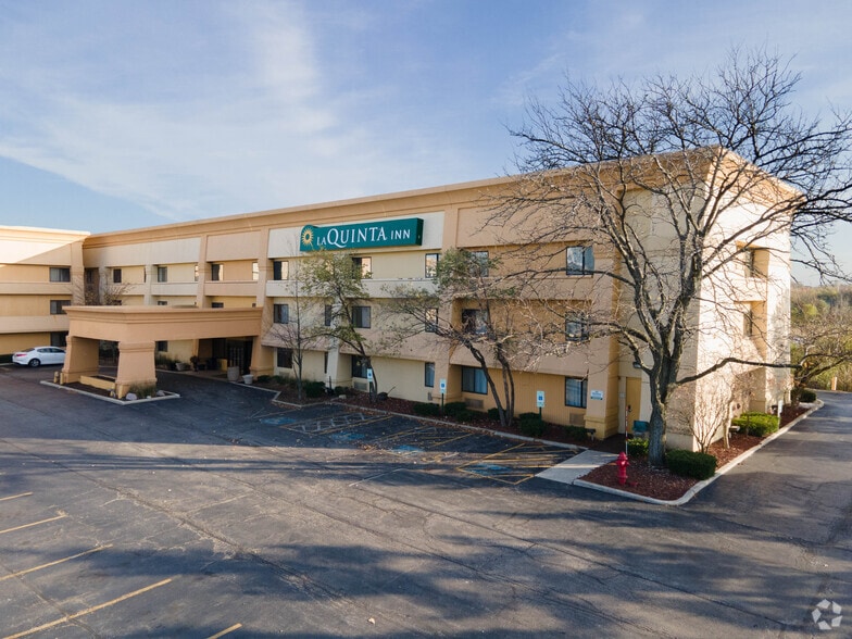 855 79th St, Willowbrook, IL for sale - Primary Photo - Image 1 of 1