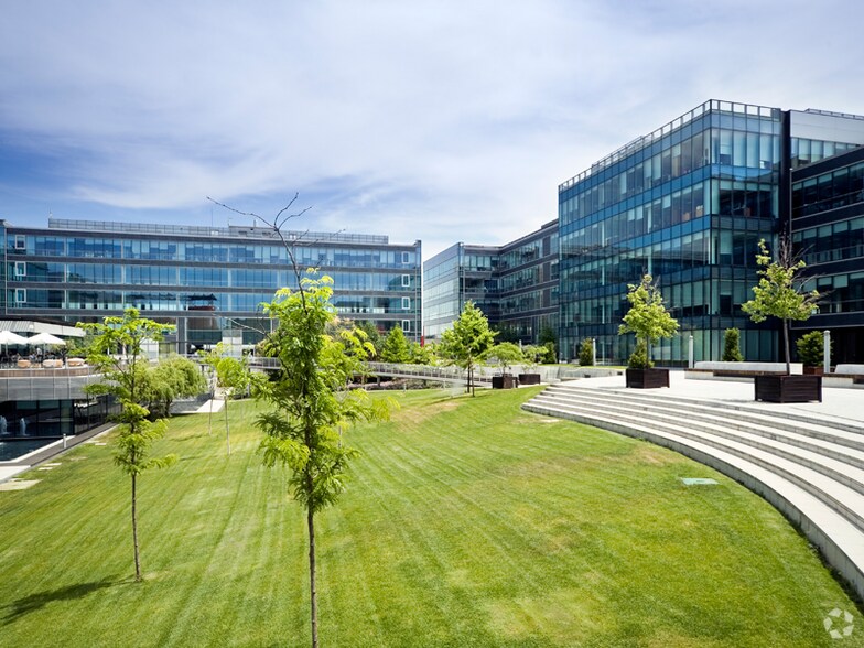 Calle de Campezo, 1, Madrid, Madrid for lease - Building Photo - Image 3 of 24