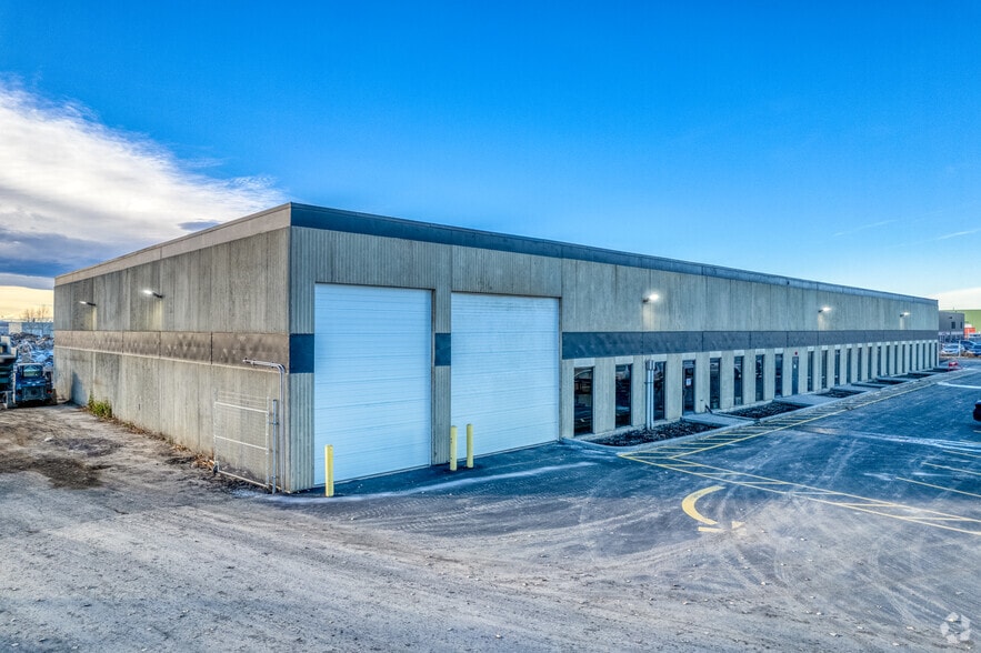 8815 44th St SE, Calgary, AB for sale - Primary Photo - Image 1 of 1