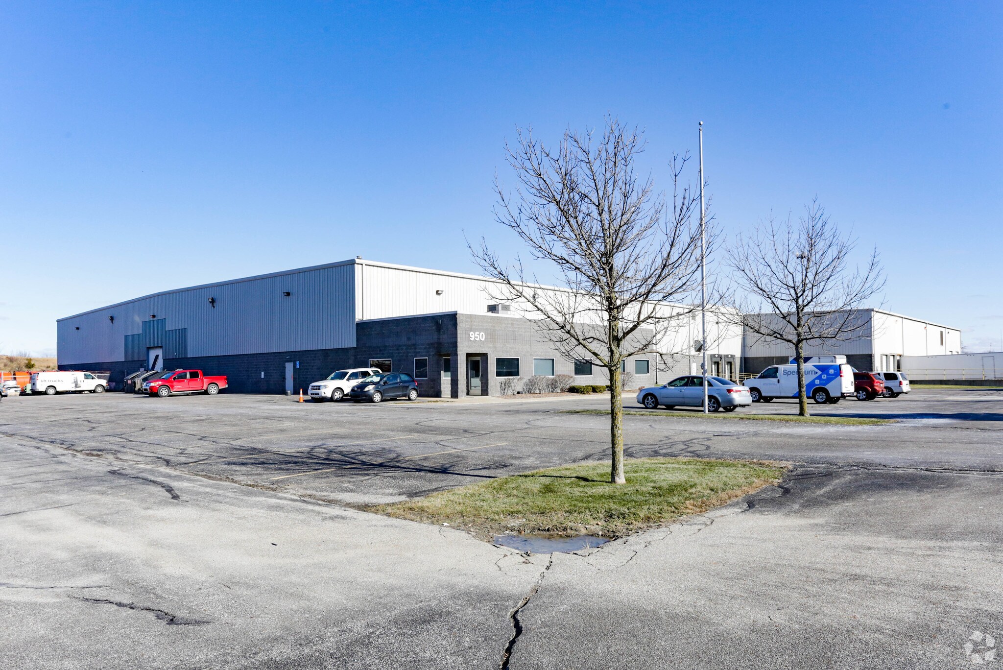 950 Bridgeview St, Saginaw, MI for sale Primary Photo- Image 1 of 1