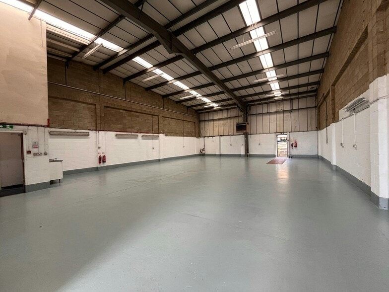 Edison Rd, Aylesbury for lease - Interior Photo - Image 3 of 12