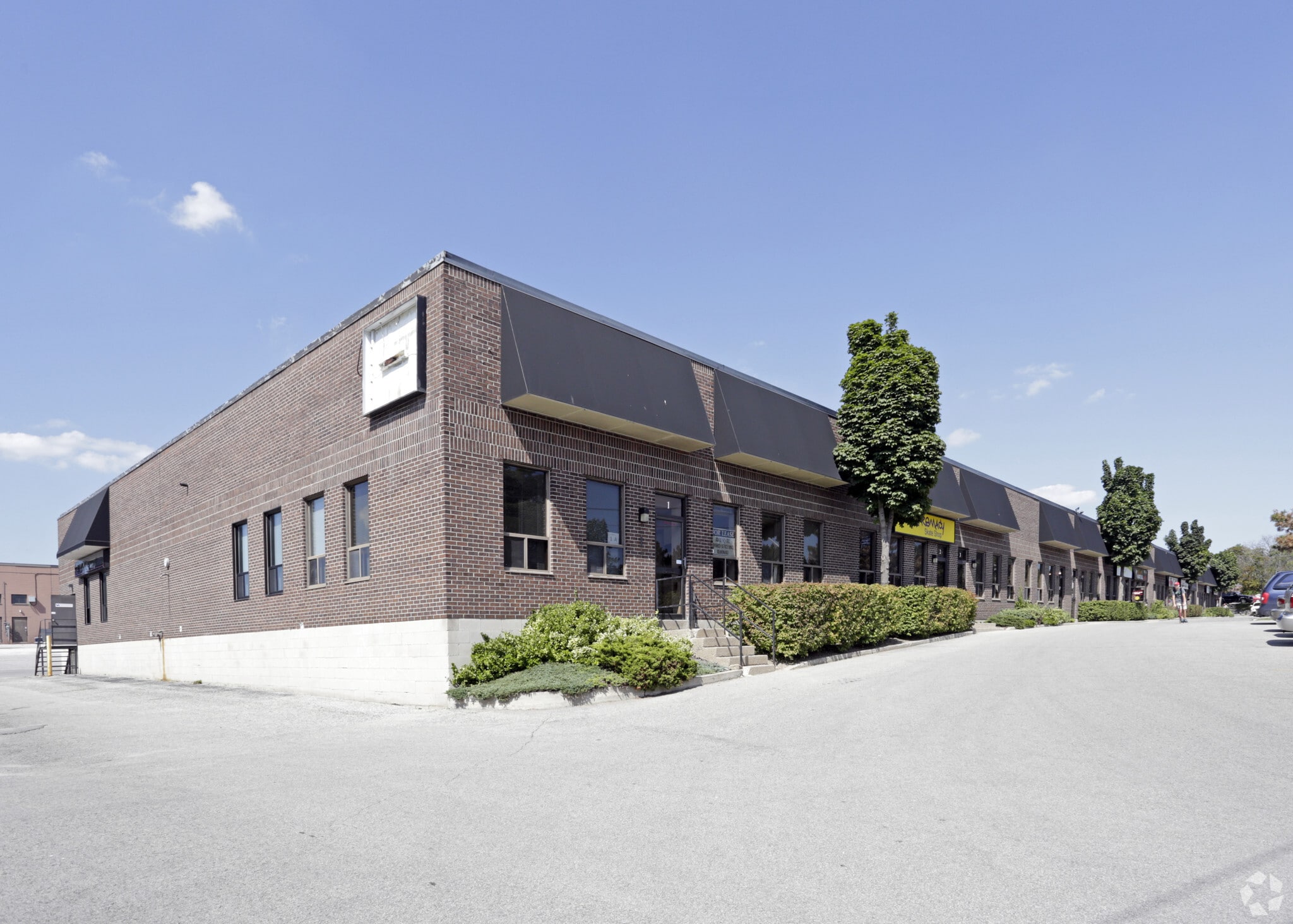 40 Bell Farm Rd, Barrie, ON for lease Primary Photo- Image 1 of 3